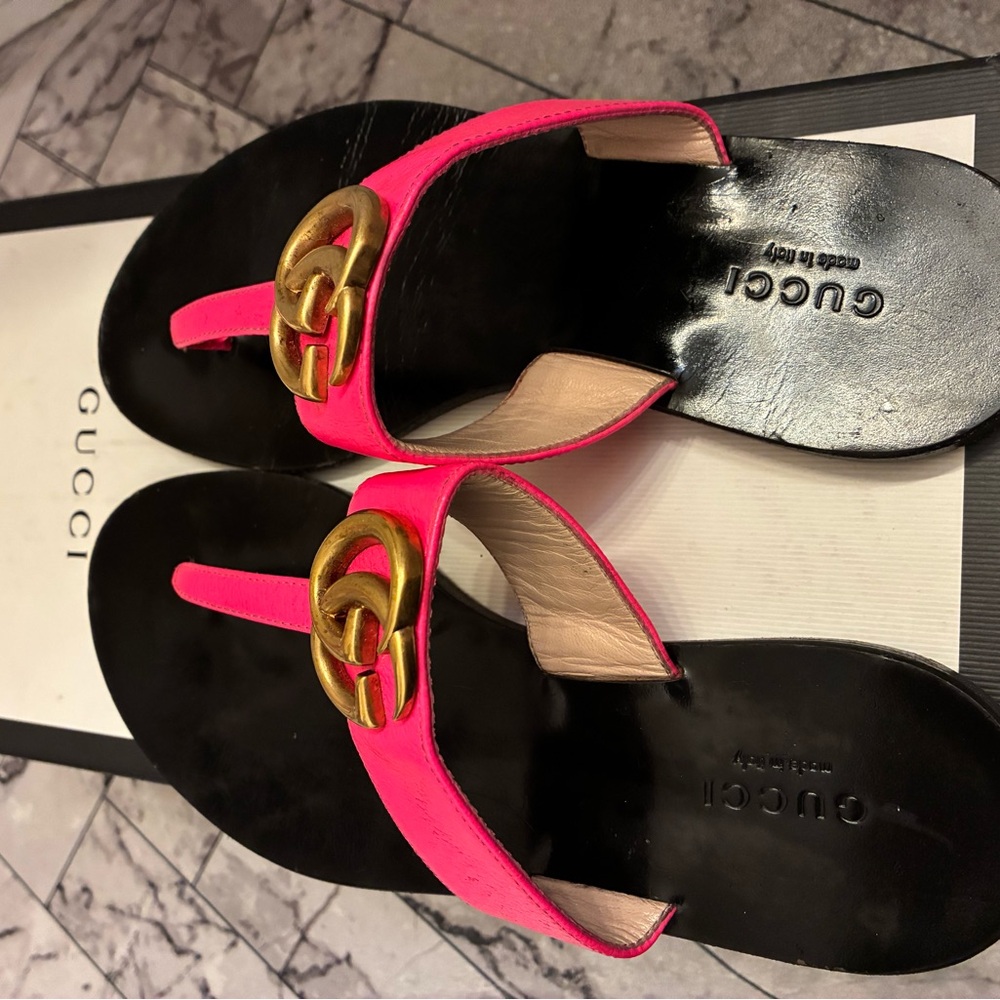 Gucci Fuchsia Pink Leather Logo Double G Thong Sandal size 35 Black Se $495 - Picture 4 of 16